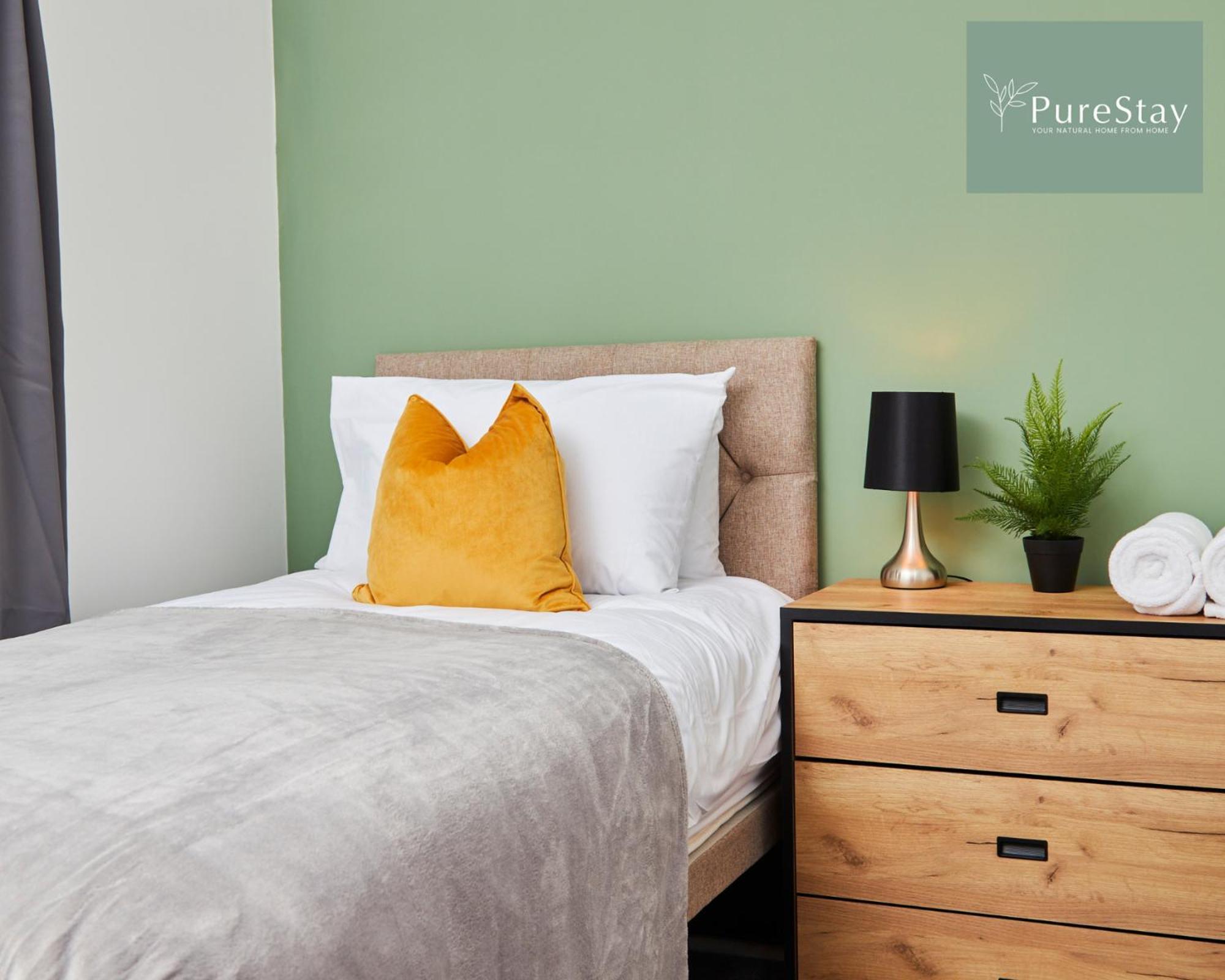 PureStay Manchester: 5-Bedroom Business Haven Exterior photo
