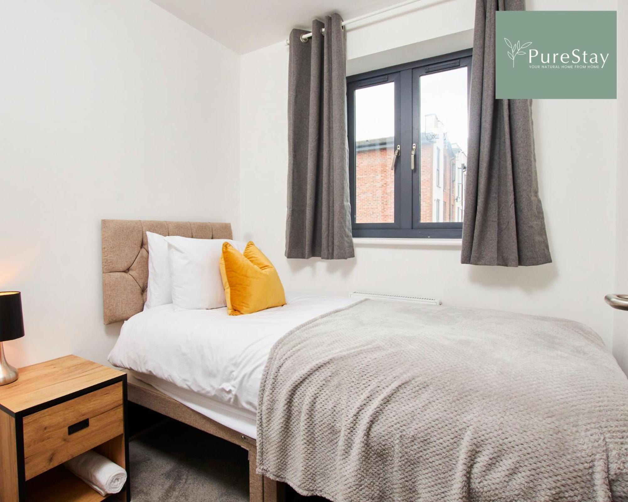PureStay Manchester: 5-Bedroom Business Haven Exterior photo